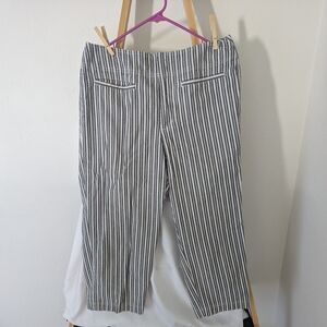 Liz Claiborne Women's Gray White Striped Relaxed Cotton Capri Pants